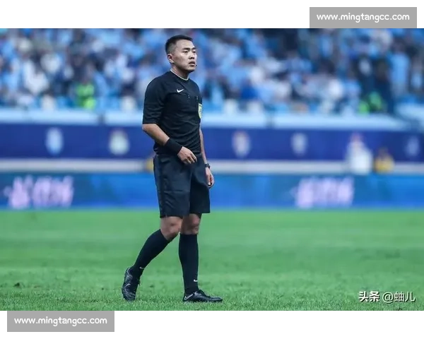 争议判罚引热议！本场比赛黑幕重重，裁判水平堪忧